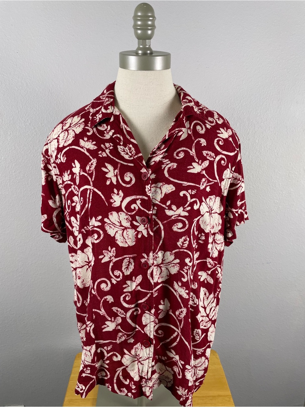 Croft & Barrow Women"s Red & White Floral Short Sleeve Button-Up Top XL Hawaiian